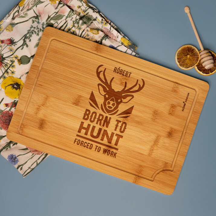 Born to hunt - Gravírozott bambusz vágódeszka