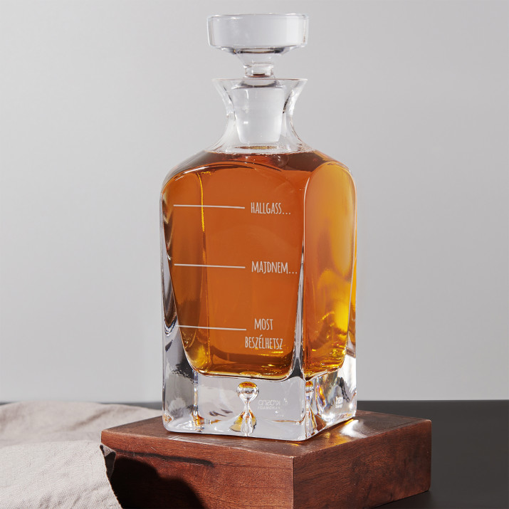Hallgass - Gravírozott whisky kancsó