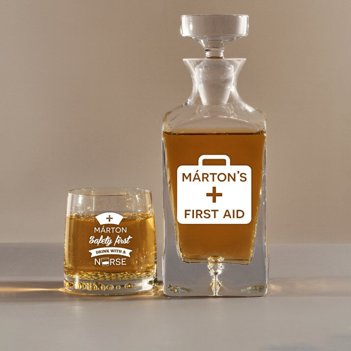 First aid - Gravírozott whisky kancsó és poharak készlete