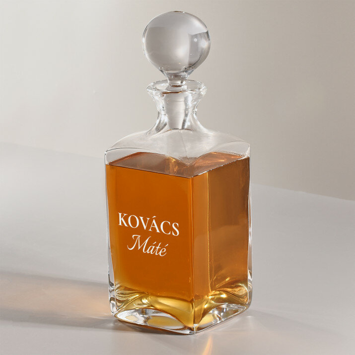 Keresztnév, családnév - Gravírozott whisky kancsó