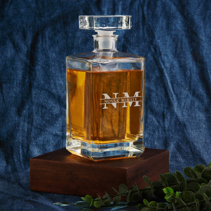 Kezdőbetűk névvel és vezetéknévvel - 0,7L whisky kancsó