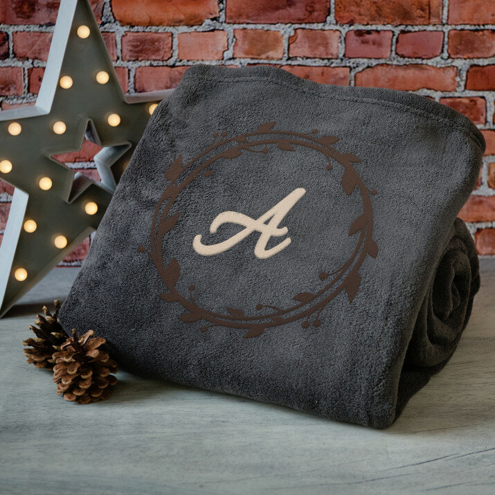 Monogram - Hímzett takaró