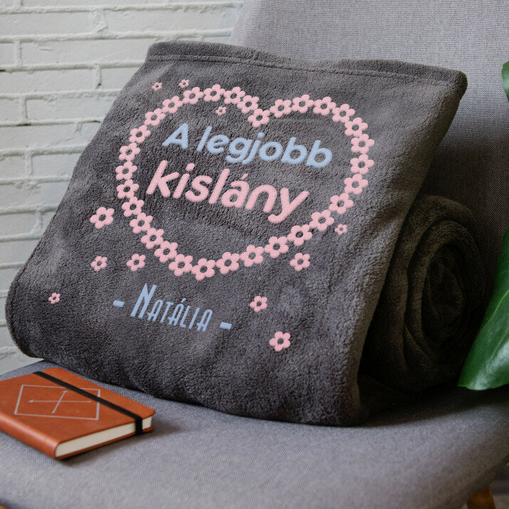 A legjobb kislány - Hímzett takaró