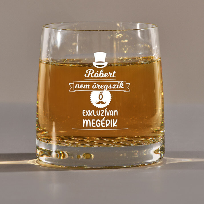 Ő nem öregszik - Whiskys pohár