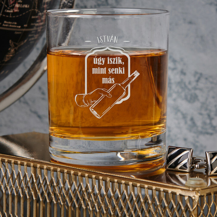 Úgy iszik - Whiskys pohár
