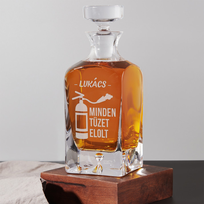 Minden tüzet elolt - Gravírozott whisky kancsó