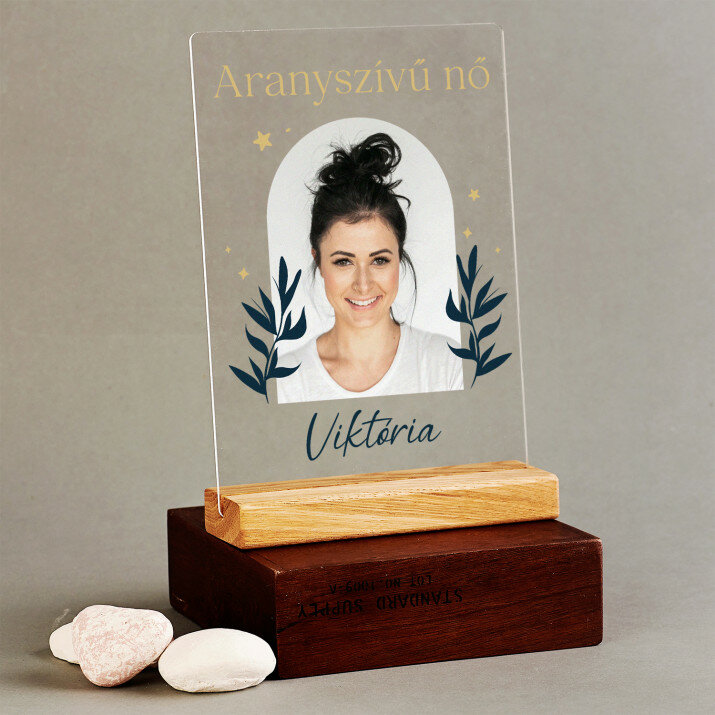  Aranyszivű nő - Nyomtatás akrilüvegen 