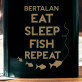 Eat, sleep, fish - Gravírozott laposüveg flaska